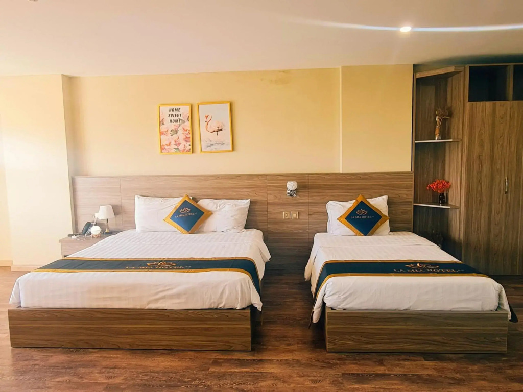 LA MIA Lakeview Hotel