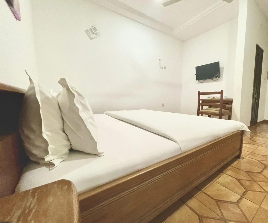 Crown Premier Hotel