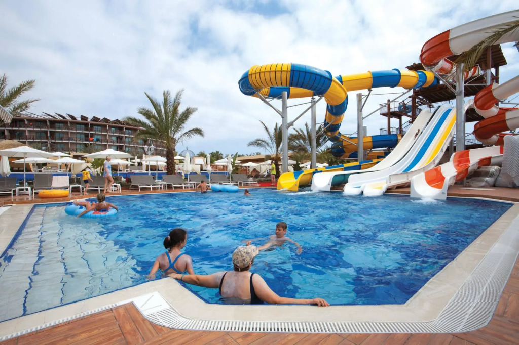 Quattro Beach Spa & Resort Hotel