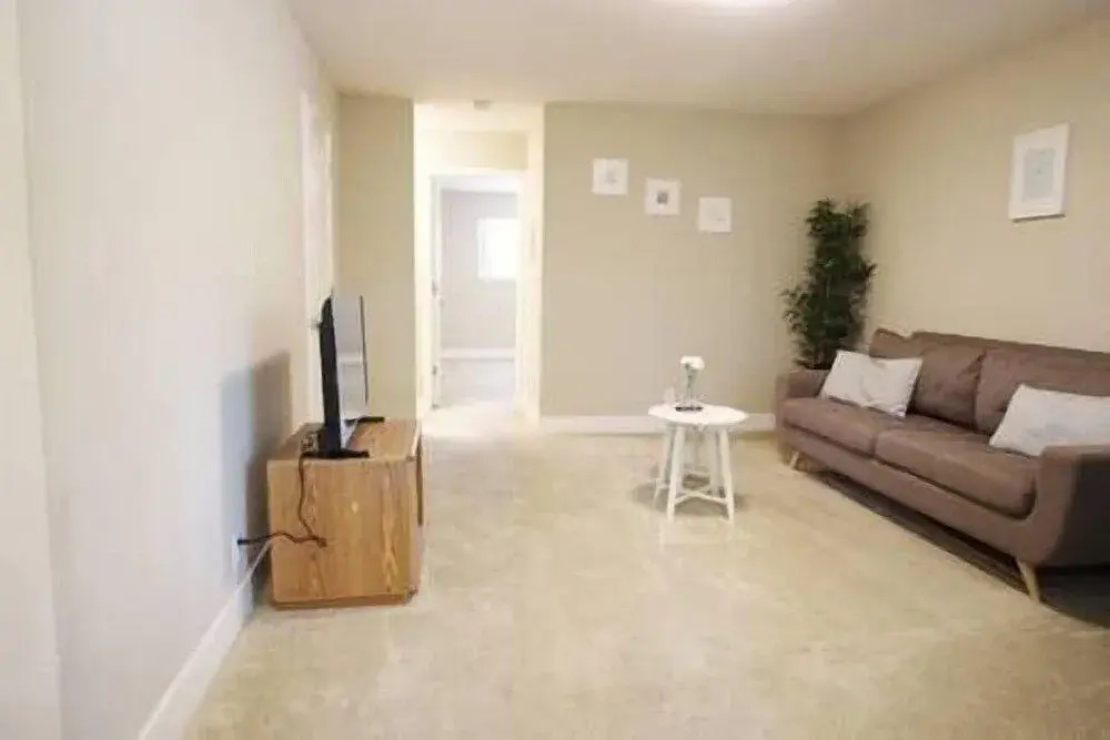 Furnished Washer & Dryer Near HWY 101