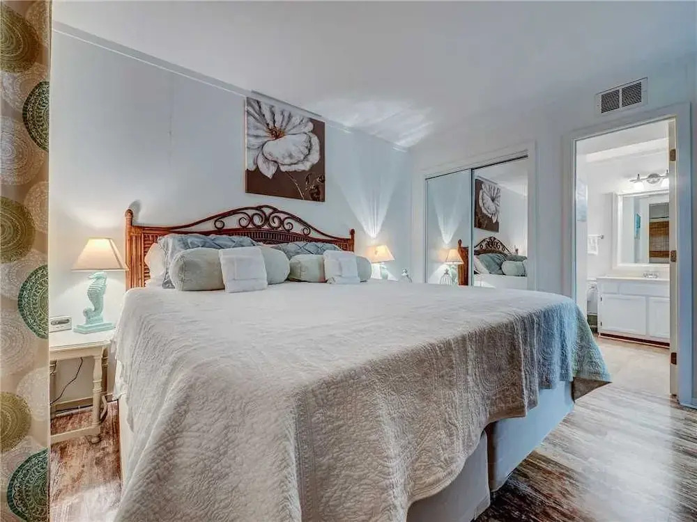 Beach & Tennis Admirals Row 440 - Two Bedroom Condo