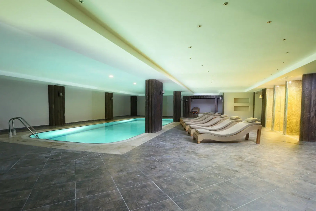 Qlusive Hotel