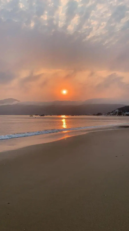 Lindo Apartamento no Mariscal, Bombinhas, com estacionamento e quintal, a 290 metros da praia do Canto Grande!!!