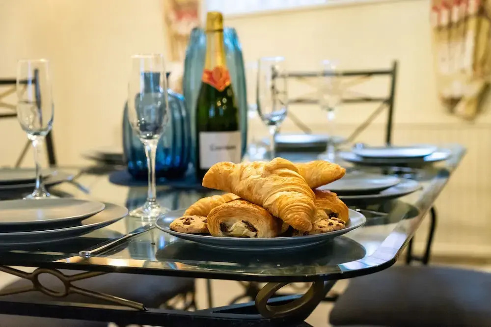 Karah Suites - Queen Annes Court