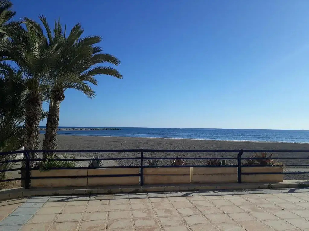 2 bedroom's flat on the beach, City center, 1 line