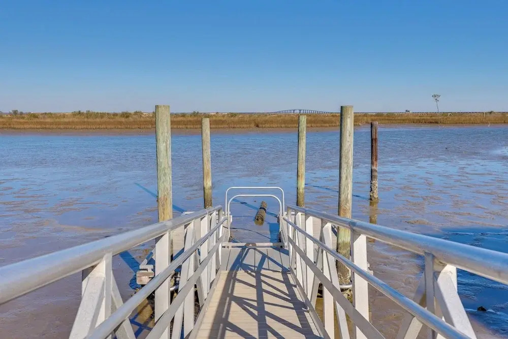 Boat, Swim, Walk to Beach! Dauphin Island Retreat