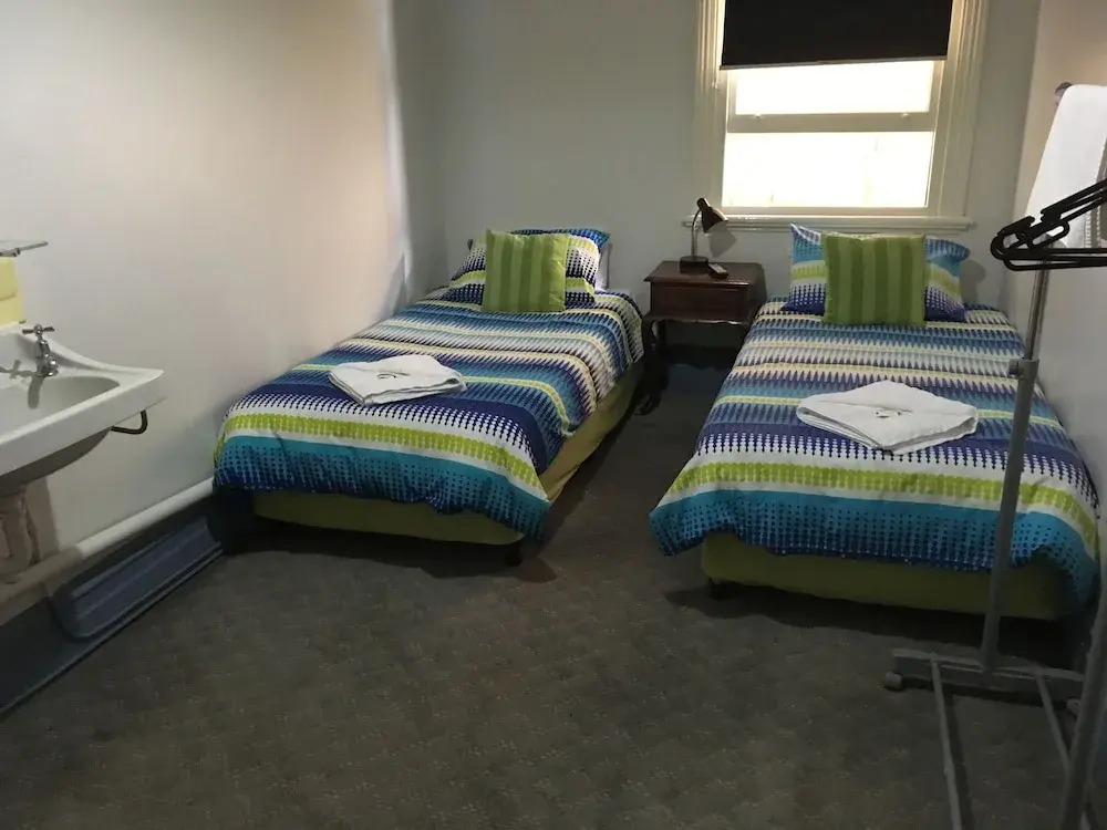 Albany Hotel