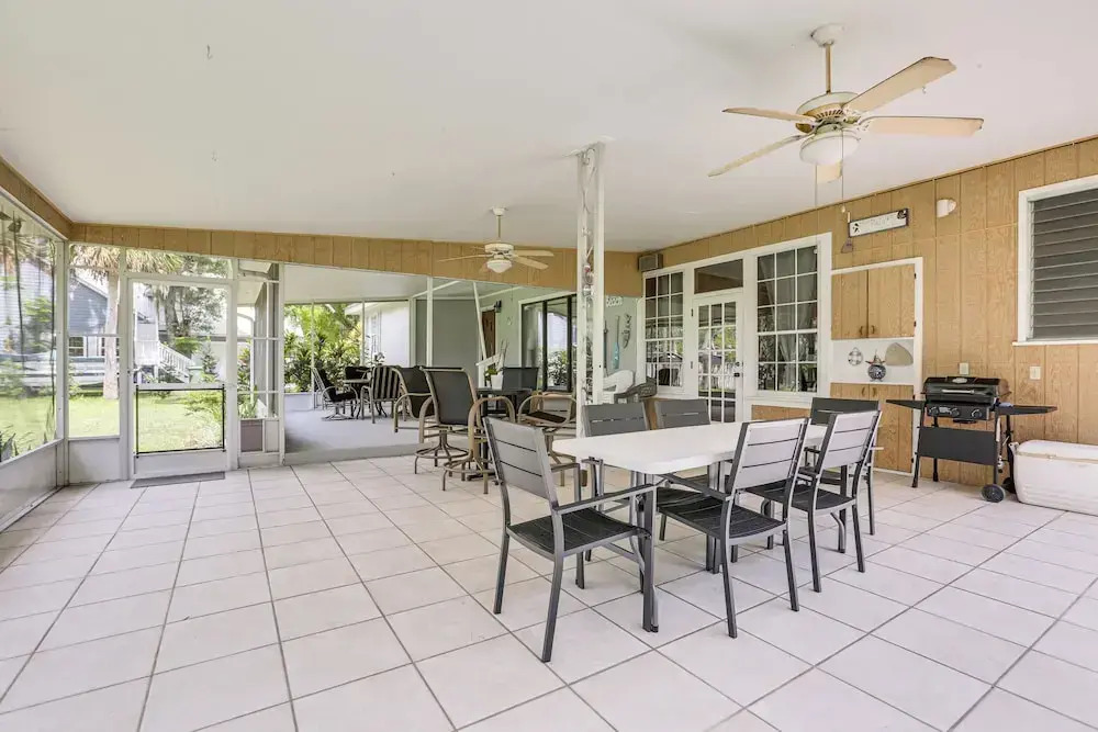Boat Lift & Private Dock: Riverfront Labelle Gem