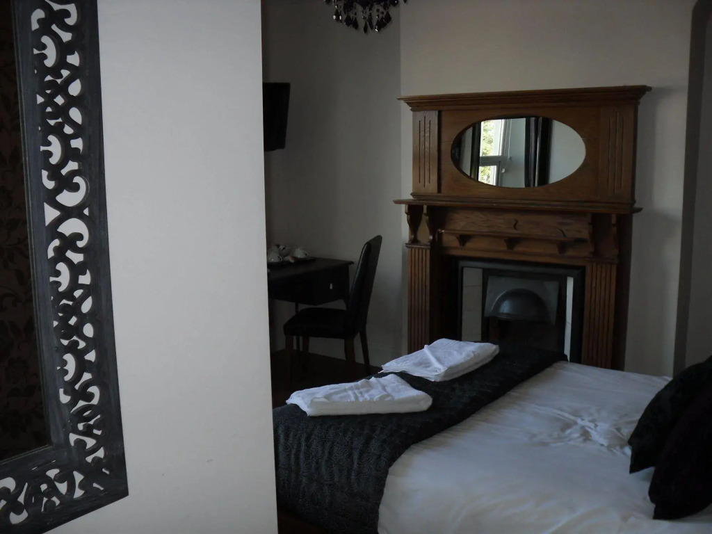 Number One Hundred Bed And Breakfast