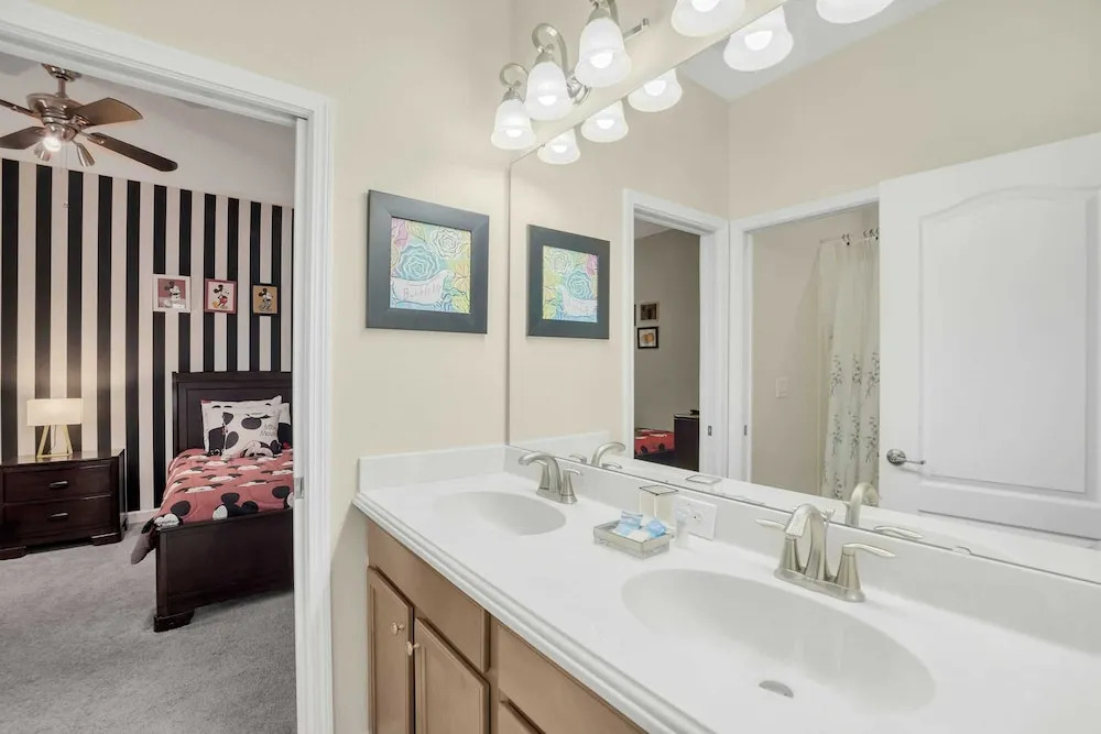Modern Home, Big Pool Area Near Disney, CDC Cleaning 4cg456