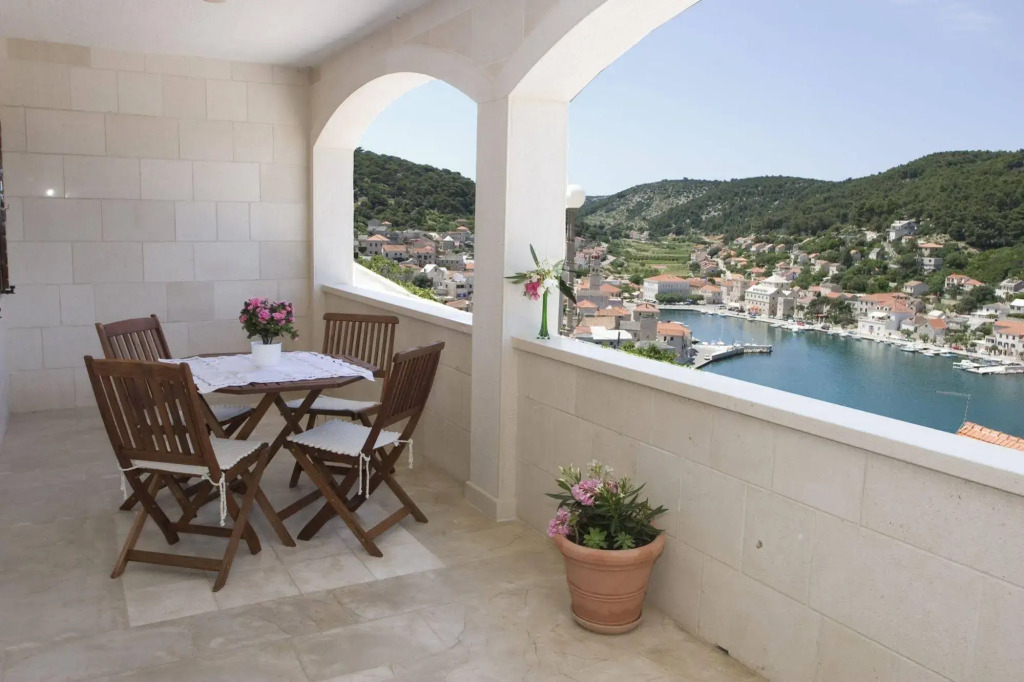 Apartments with WiFi Pucisca, Brac - 11416