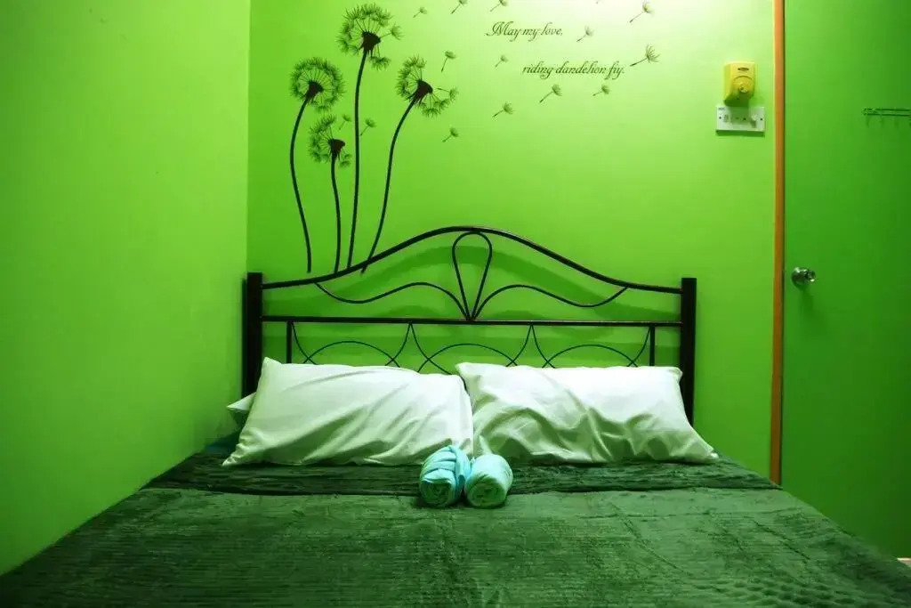 Colourful homestay - (near jeti sky mirror)