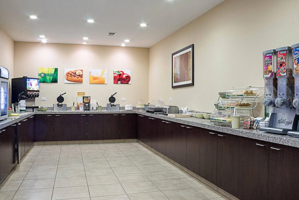 Econo Lodge Inn & Suites Minot