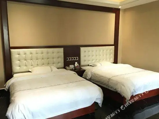 Luzhou Yinghao Holiday Hotel