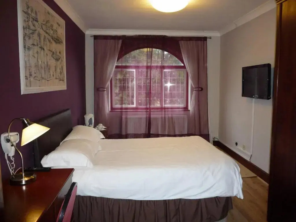 Madonna Halley Hotel