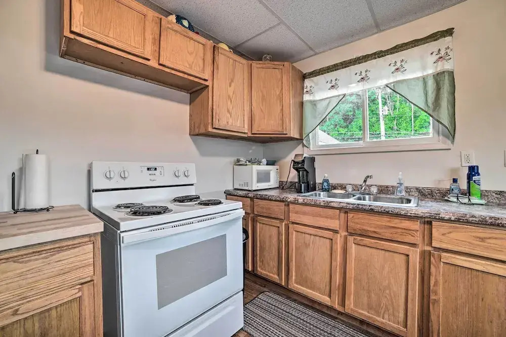 Walkable St Ignace Condo w/ Lake Huron Views