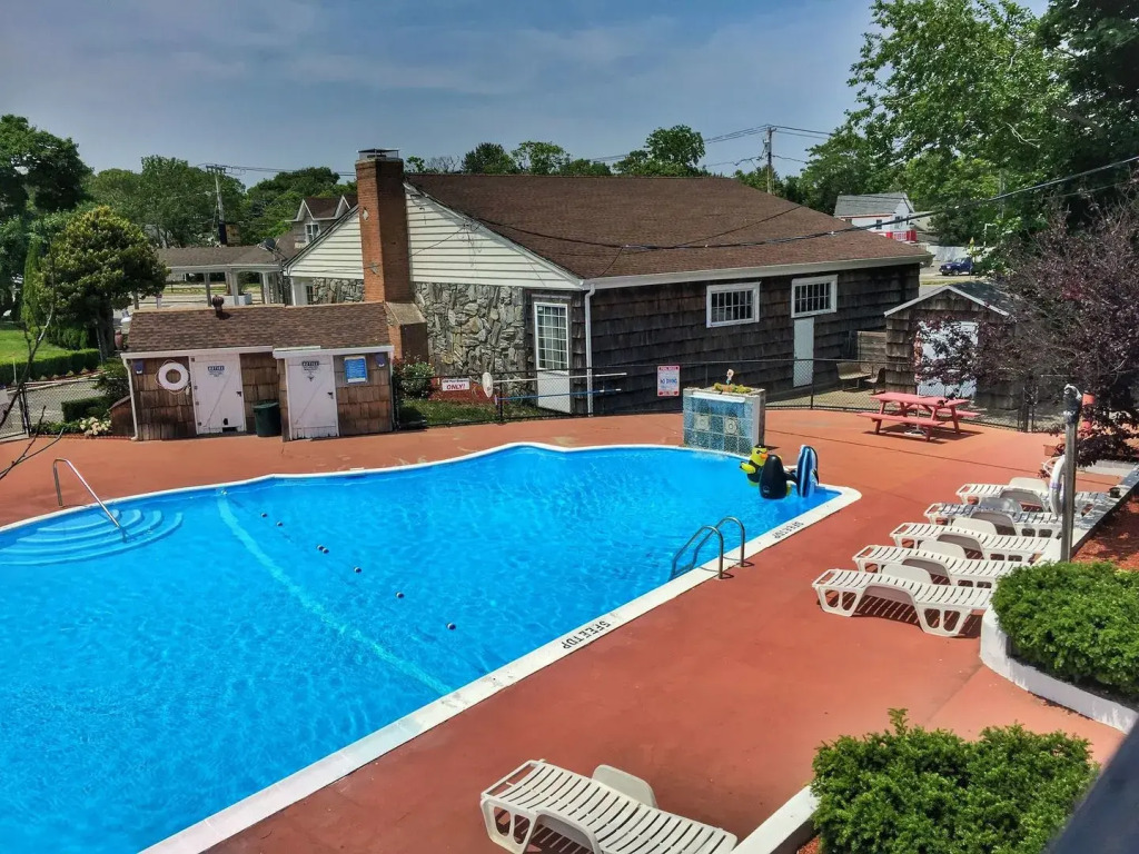 Budget Host East End Riverhead