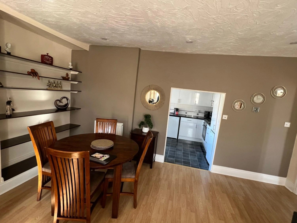 Stylish 2 Bedroom Apartment Yeovil Town Centre