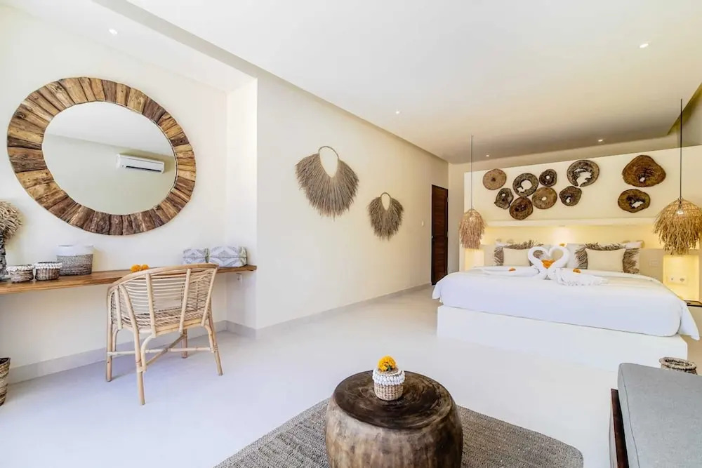 Villa Selaanc - Luxury 4BR Villa with Private Pool, Walking Distance to Seseh Beach