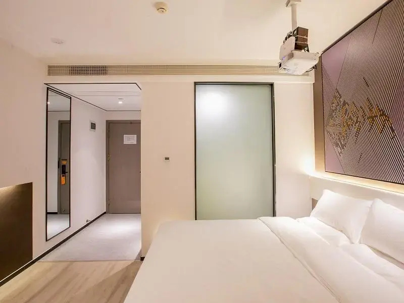 IU Hotels· Wuhan Hanyang Avenue Huangjinkou Metro Station