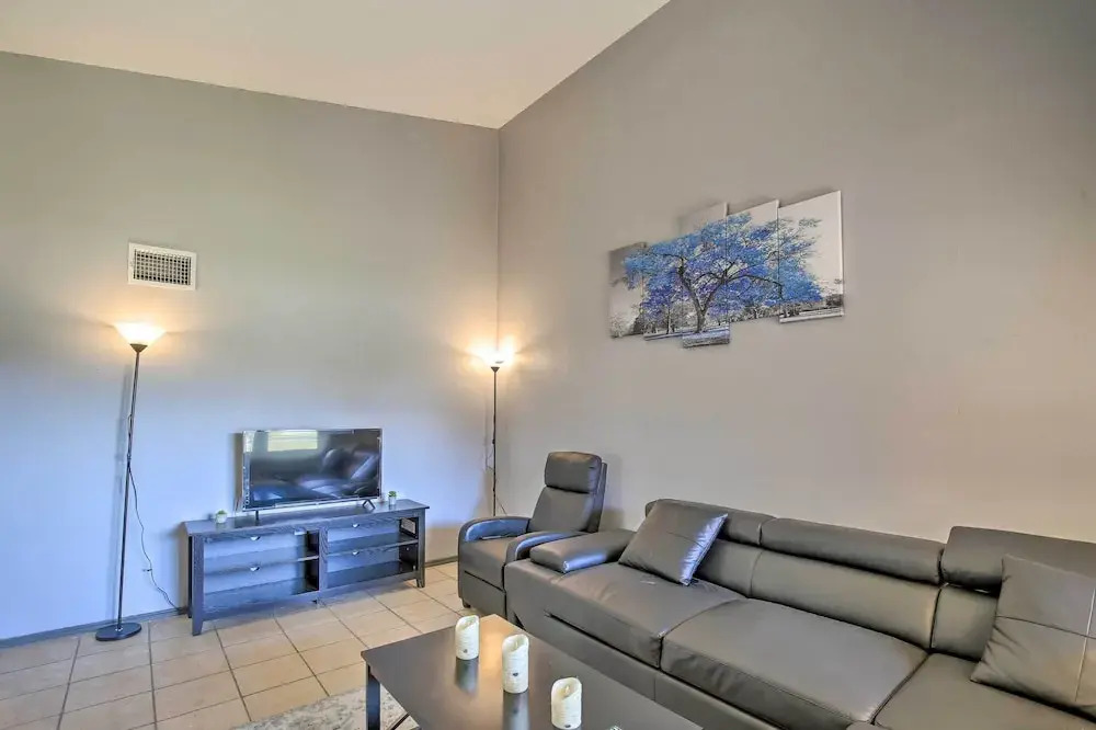 San Antonio Abode w/ Yard: 17 Mi to Downtown!