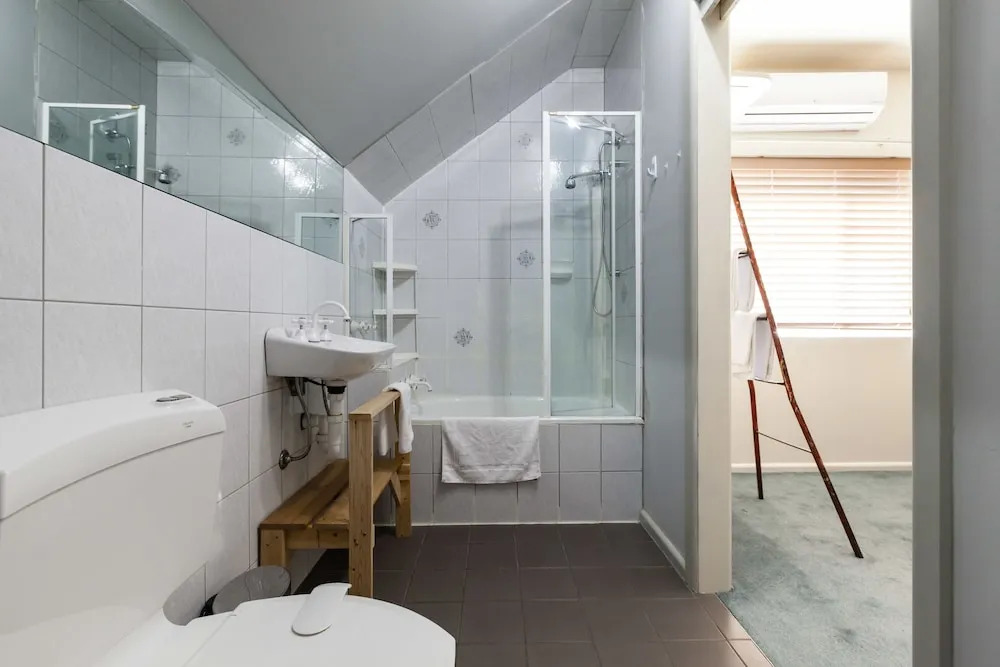 KELLY, 3BDR Northcote House