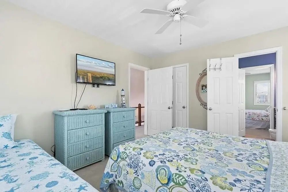 Heaven's Anchor 3 Bedroom Home by RedAwning