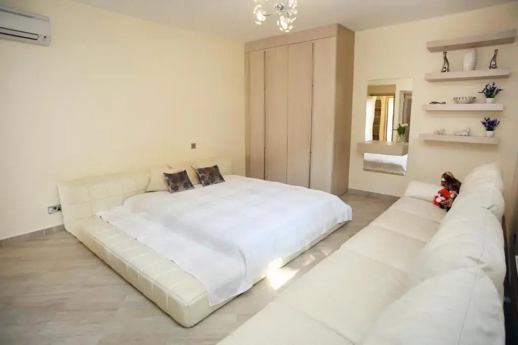 Seafront 5 Bedroom Villa Paradise in Sea Caves