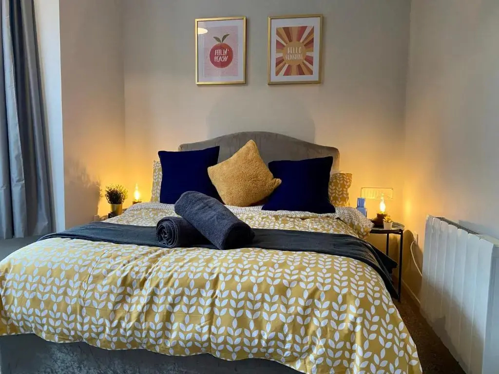 Funky Stylish Apartment! - 5 Minute Walk to the Best Beach! - Great Location - Parking - Netflix - Fast WiFi - Smart TV - Newly decorated - sleeps up to 4! Close to Bournemouth & Poole Town Centre & Sandbanks