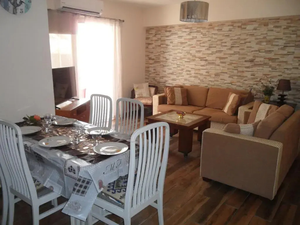 SUNSHINE APTS, TWO BEDROOM , FREE INTERNET, No 3