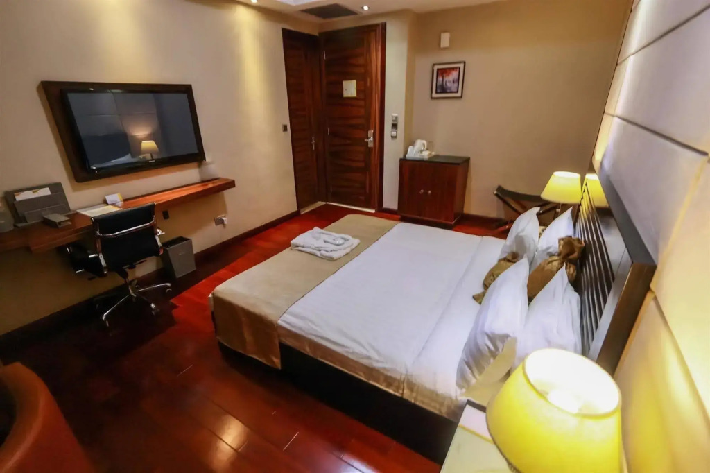 Airport Golden Tulip Hotel
