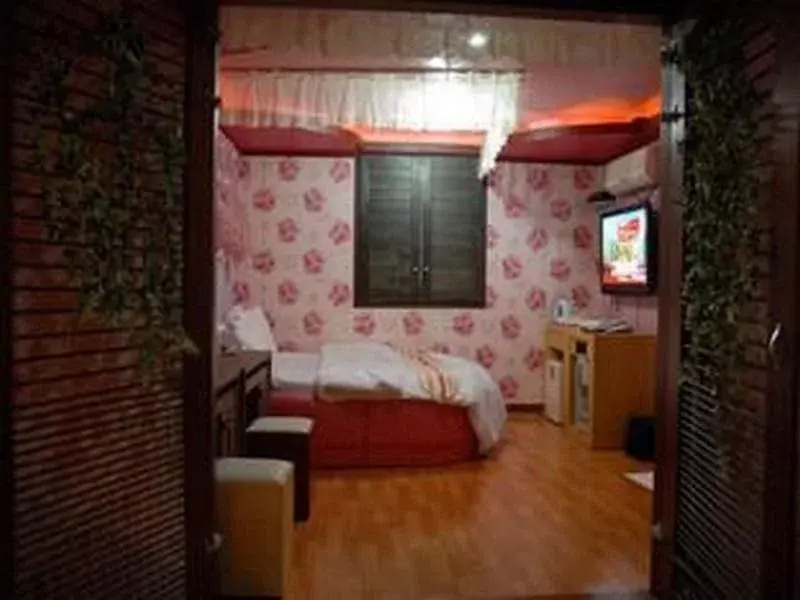 Cloud 9 Hotel