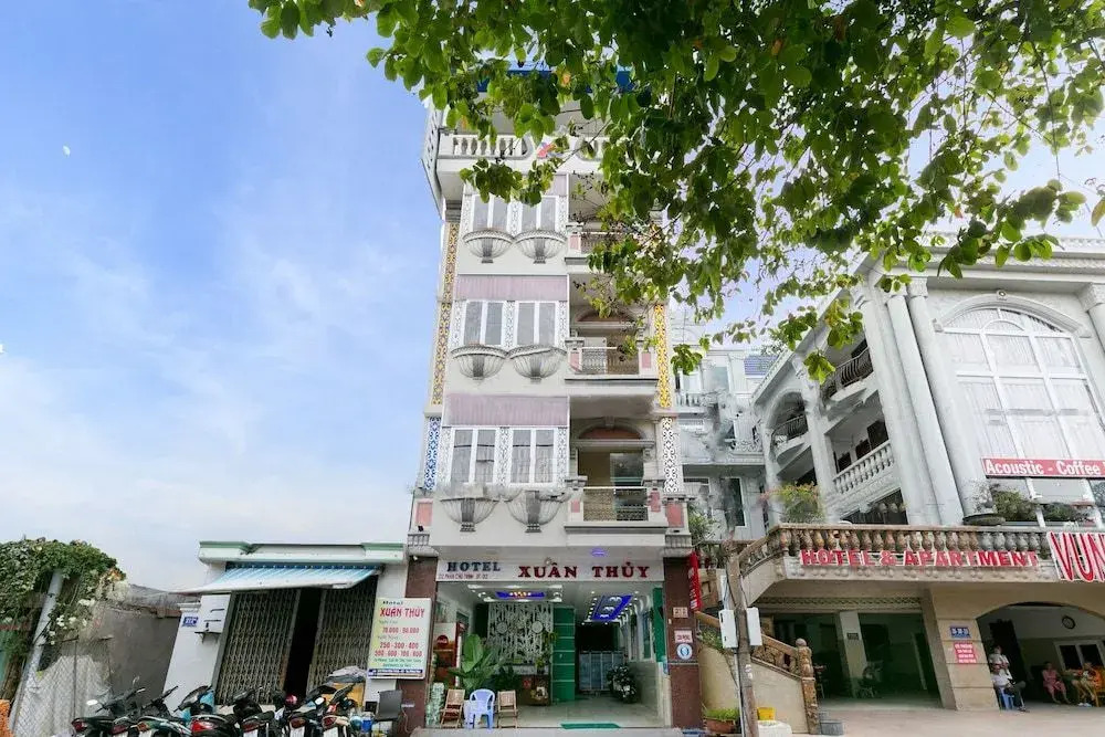 OYO 393 Xuan Thuy Hotel