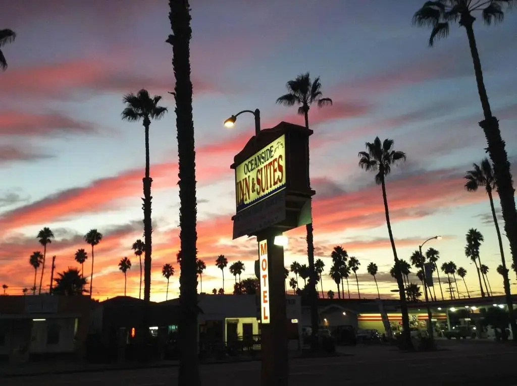 Pet-friendly Oceanside Gem w/ Patio, Walk to Beach