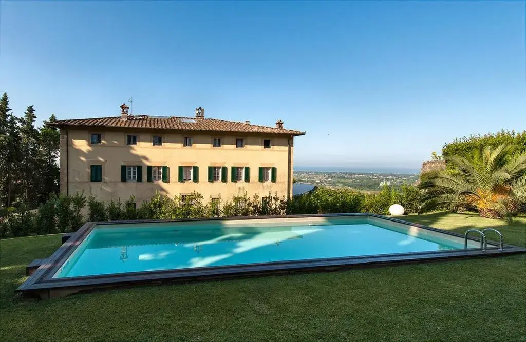 Villa Camaiore by PosarelliVillas