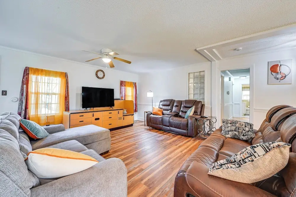 Greenville Home: 2 Mi to Downtown! 1 Mi to Ecu!