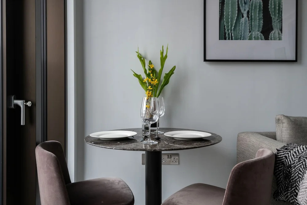 Immaculate New Studio Apartment in Canary Wharf