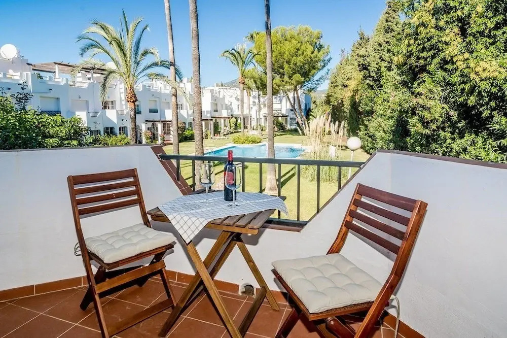 SE-Spacious townhouse in Nueva Andalucia Roomservice