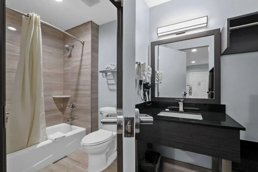Suites Escondido CA