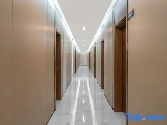 Kaibin Xiangju Hotel (Chengdu East Station Huaishudian Subway Station)