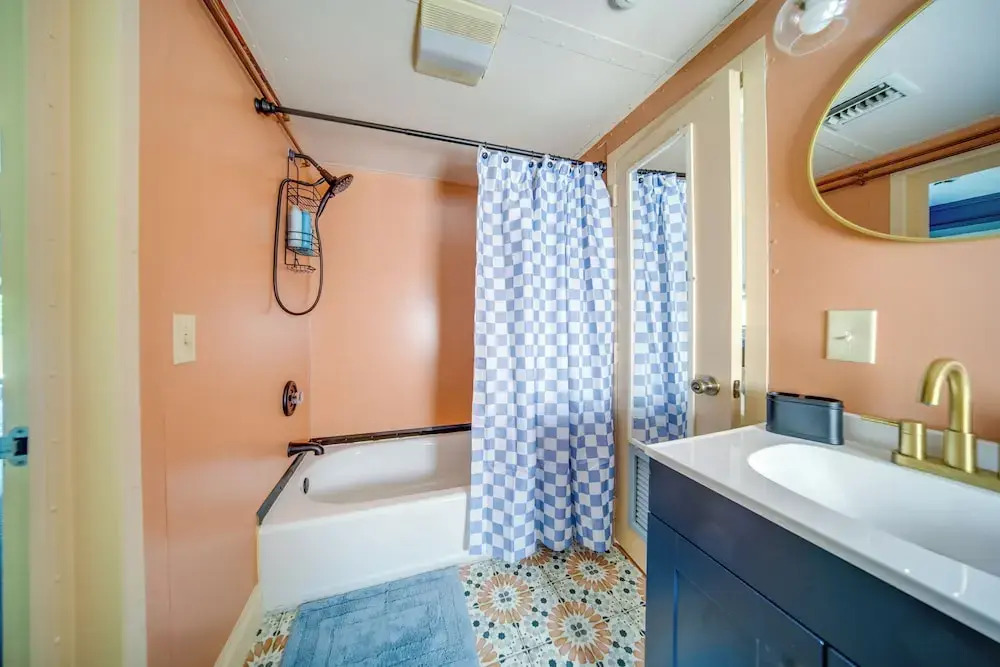 The Artiste,' Converted Railcar in Dubois!