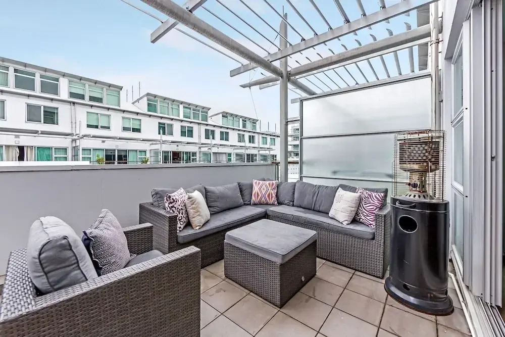 Premium 1BR Apartment at Princes Wharf
