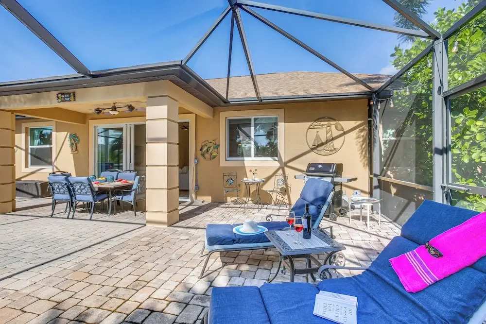 Saltwater Pool & Spa! Tropical Cape Coral Retreat