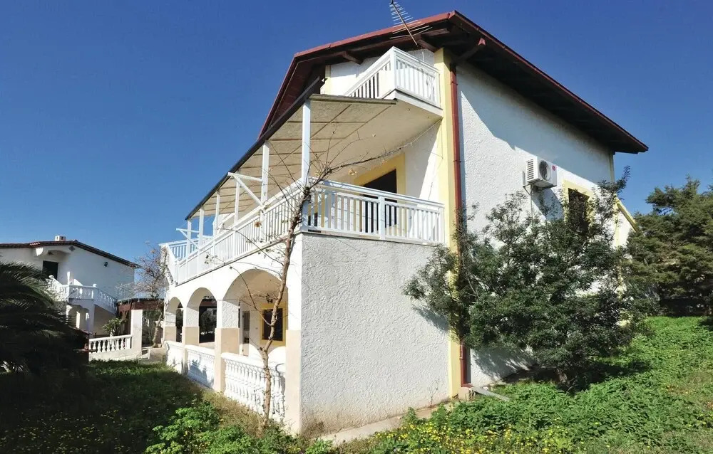 Stunning Home in Marina With Wifi and 2 Bedrooms