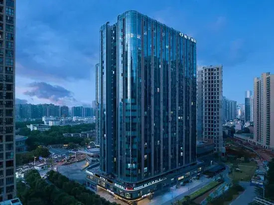 Orange Hotel (Changsha University of Technology Tujiachong Subway Station)