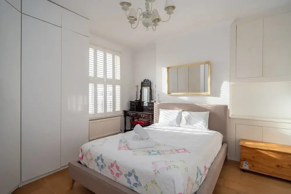 Wonderful 2 bed by Queen's Park, for 6 Guests!