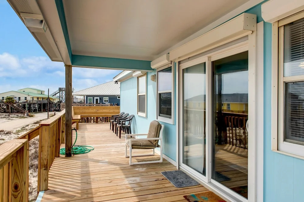 Sandbar - Spacious And Sunny - The Rooftop Crows Nest Offers Unsurpassed Island Views! 3 Bedroom Home by RedAwning