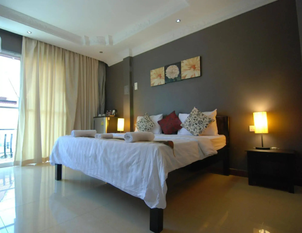 Pillar Hotel