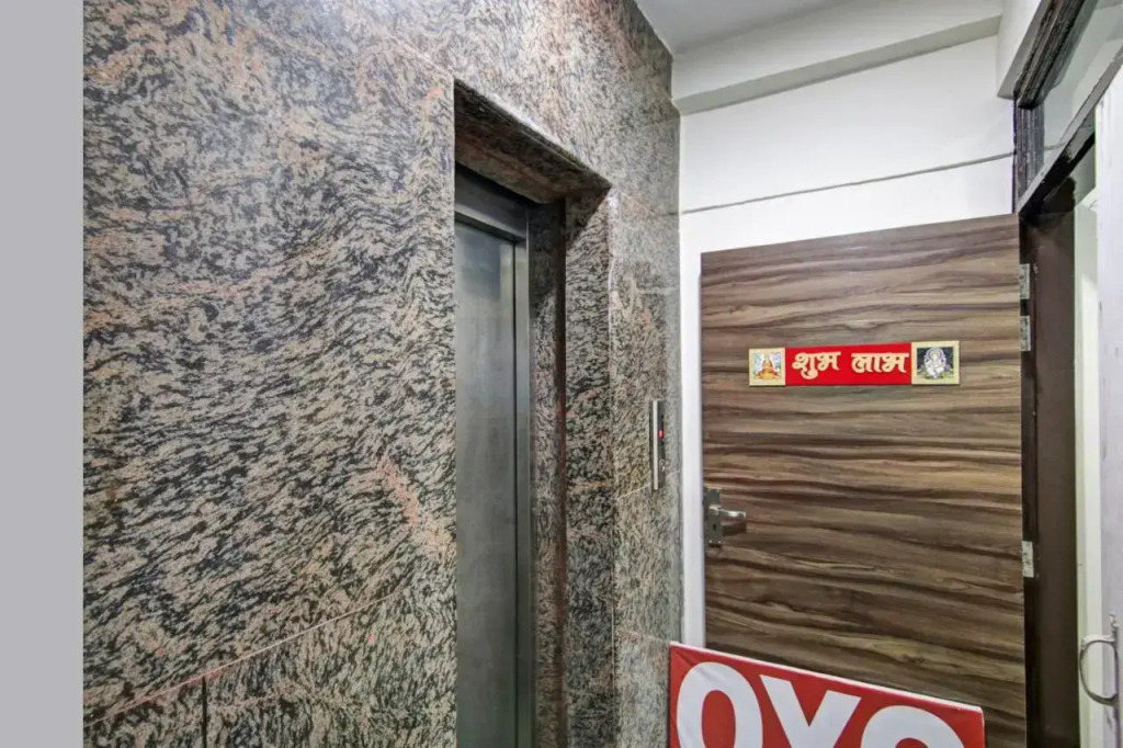 OYO Flagship 70198 Madhuban Residency