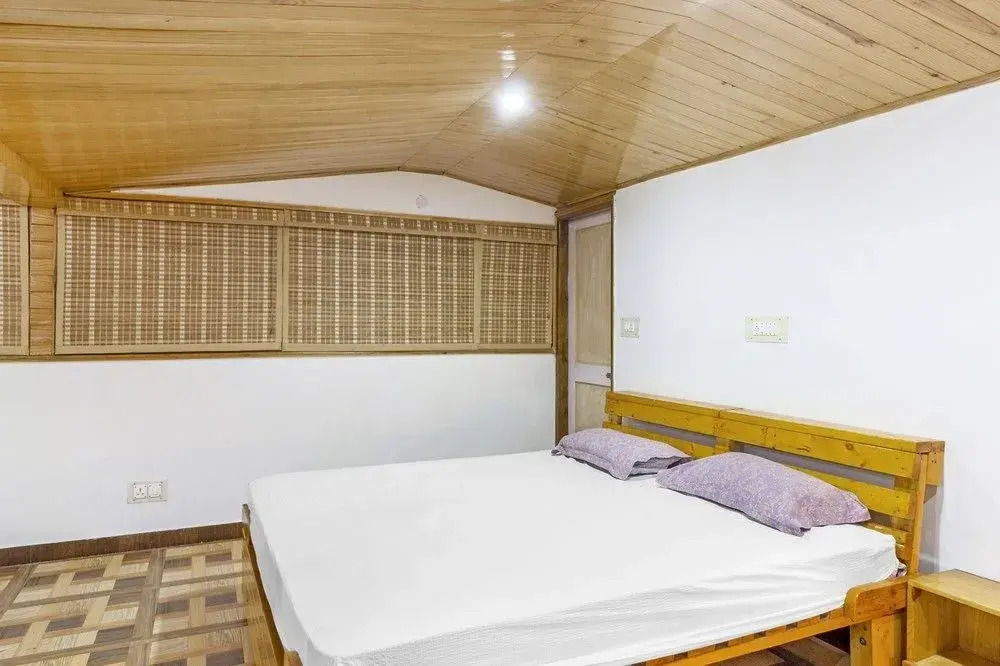 GuestHouser 1 BR Bed & Breakfast 83ac